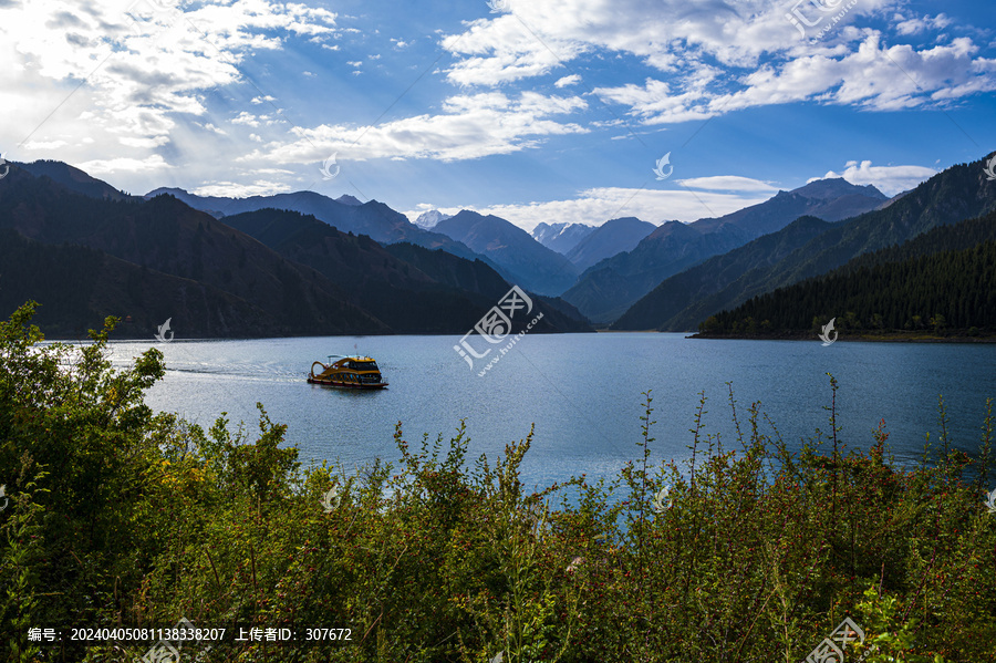 新彊天山天池风光