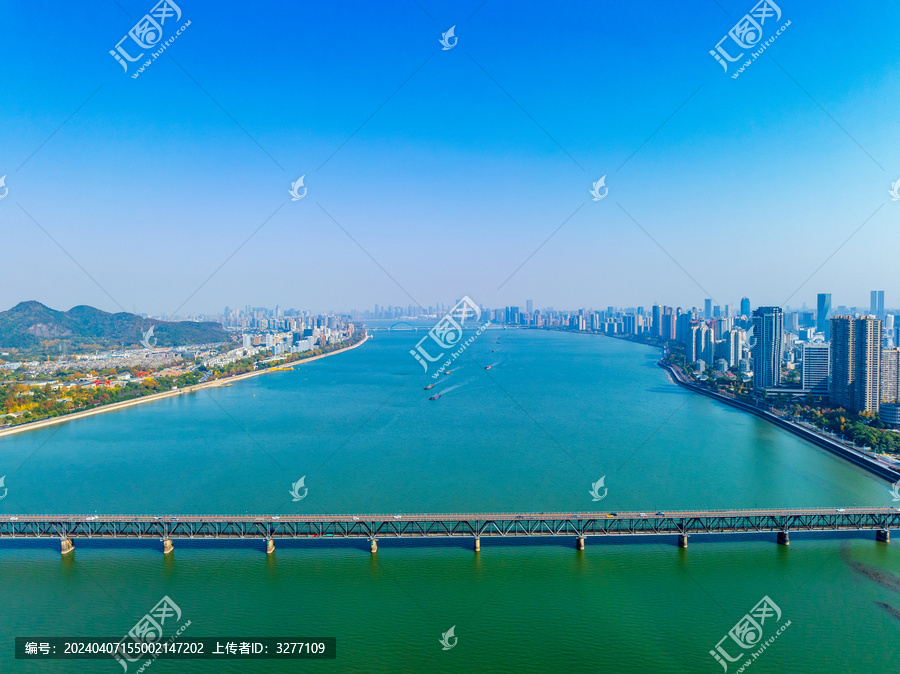 杭州钱塘江大桥与城市风光