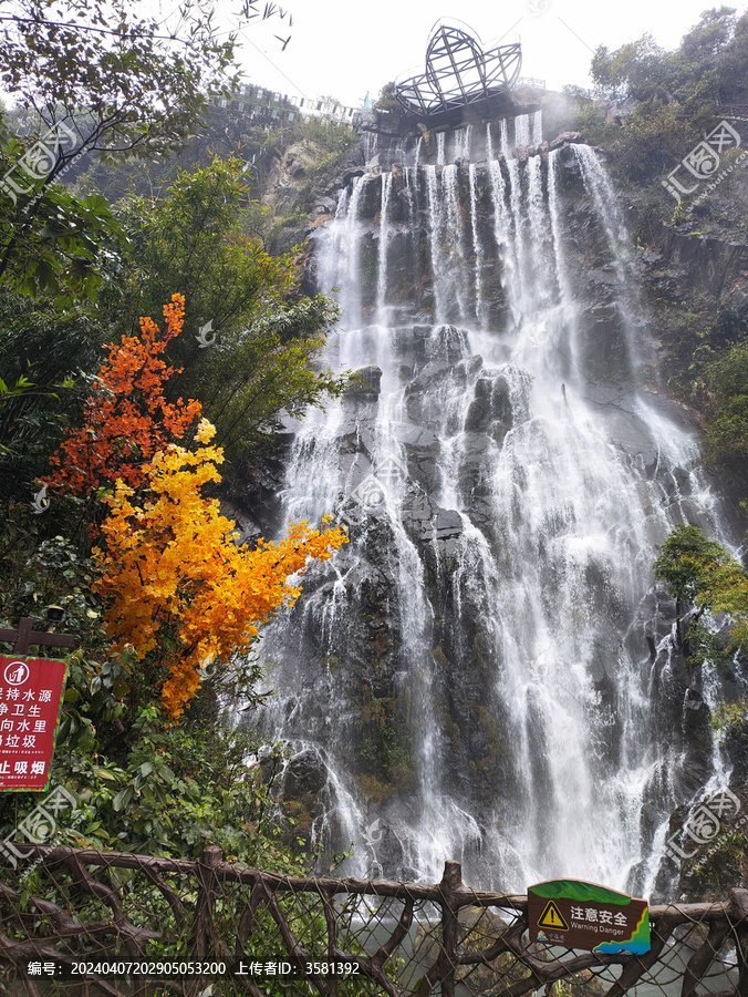 山水瀑布