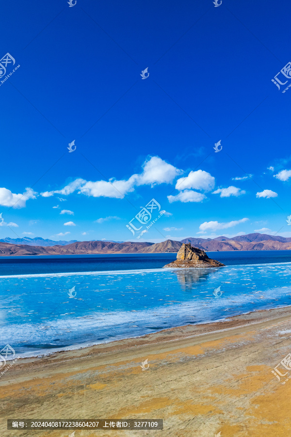 西藏羊湖自然风光