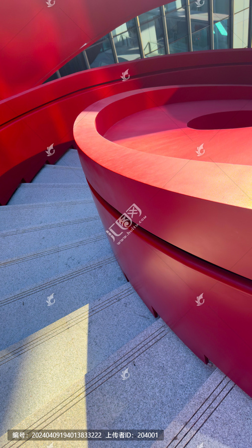 红色旋转楼梯