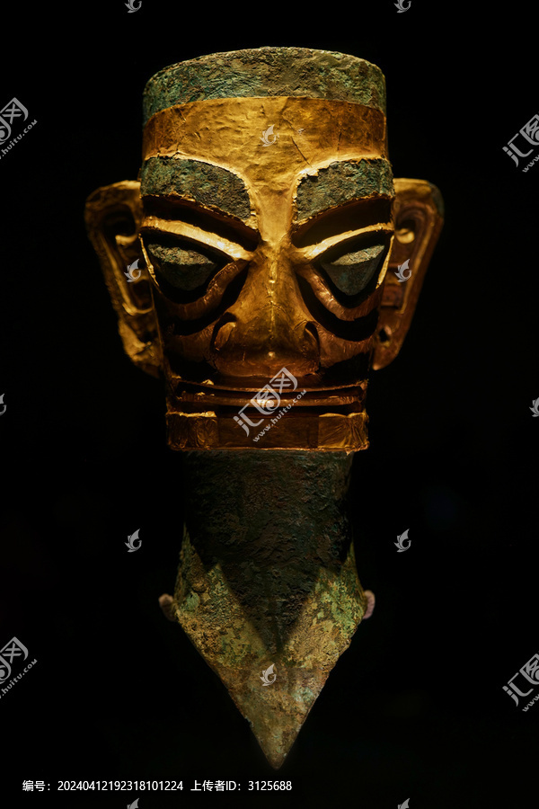 商代后期戴金面罩青铜人头像