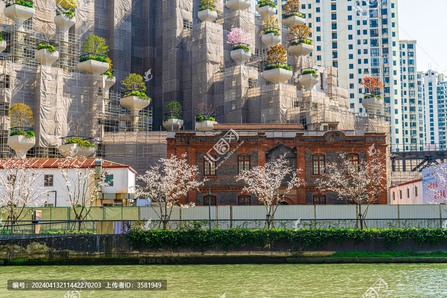 上海苏州河沿岸建筑及码头