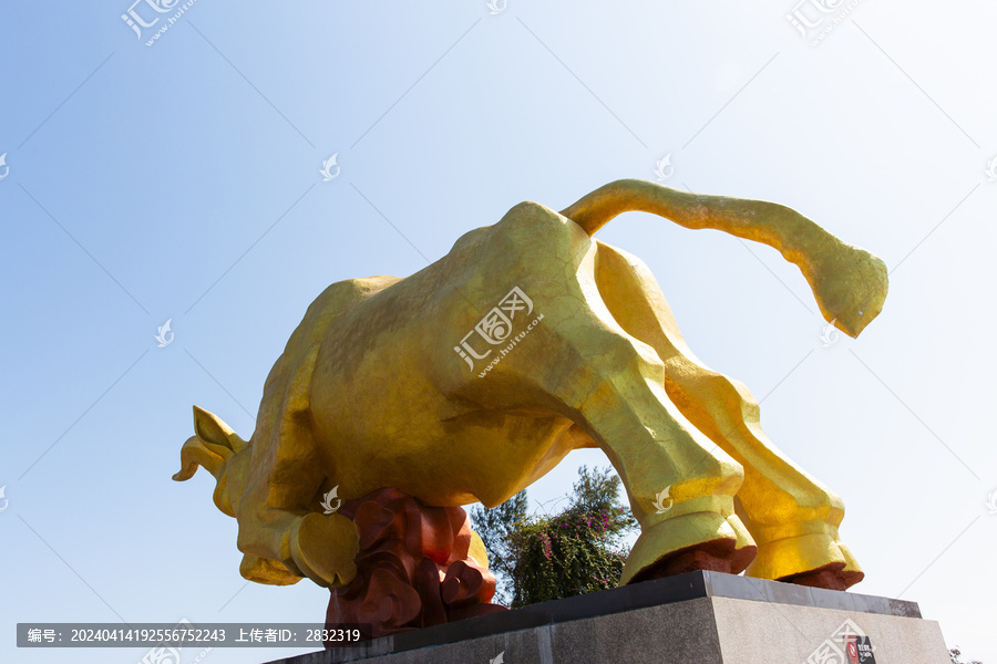 海南三亚西岛牛王岭雕像