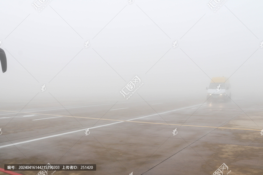 浓雾机场