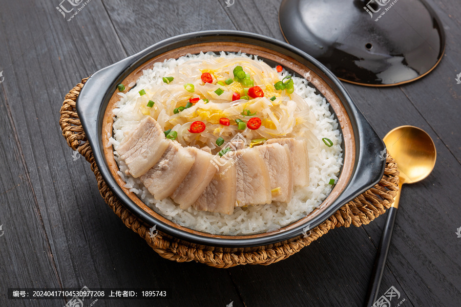 酸菜粉条五花肉煲仔饭