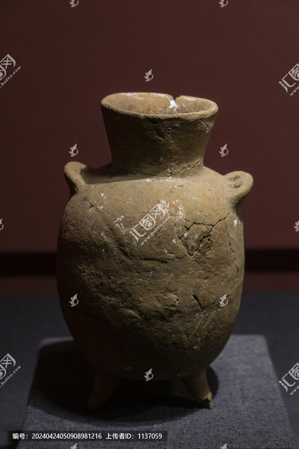 新石器时代裴李岗文化三足陶壶
