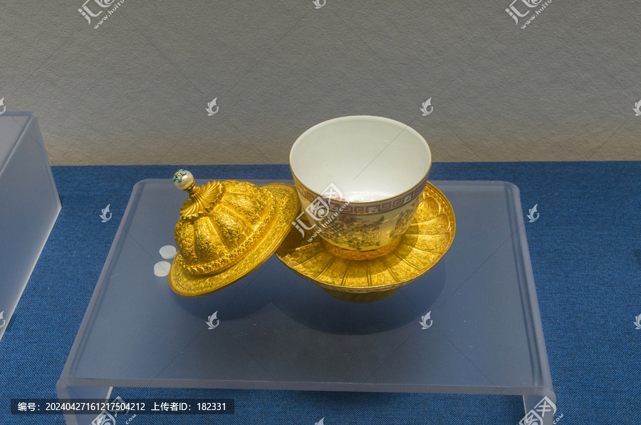 金盏托瓷茶碗