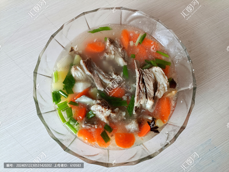 羊排炖萝卜汤