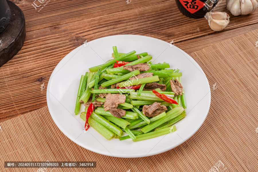 芹菜炒肉
