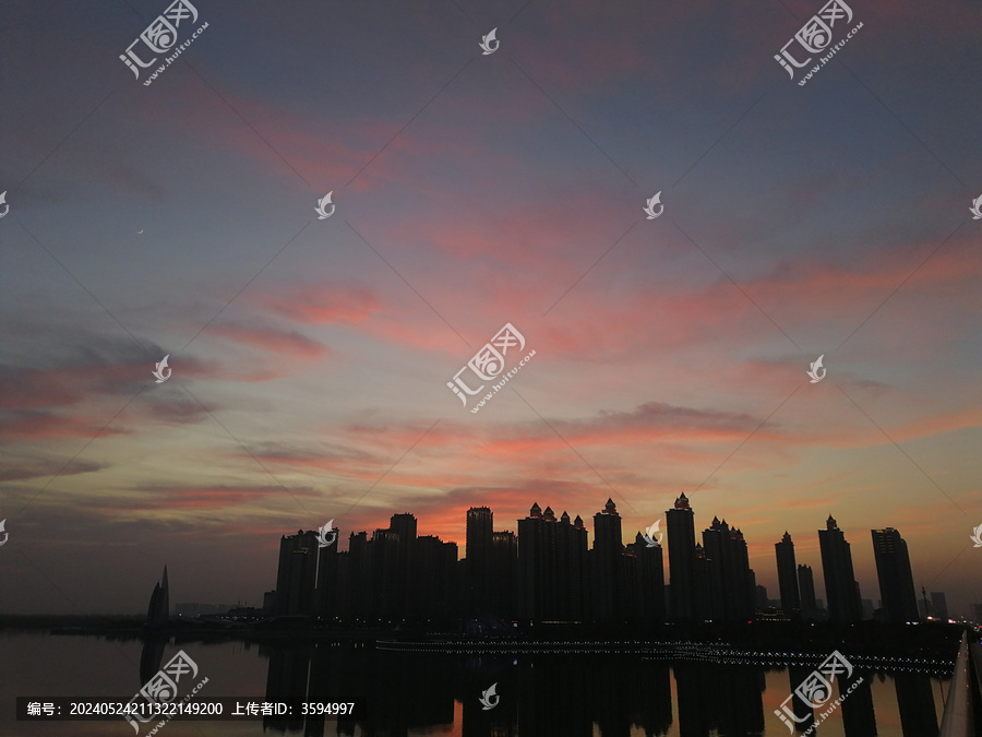 蓝粉色的天空