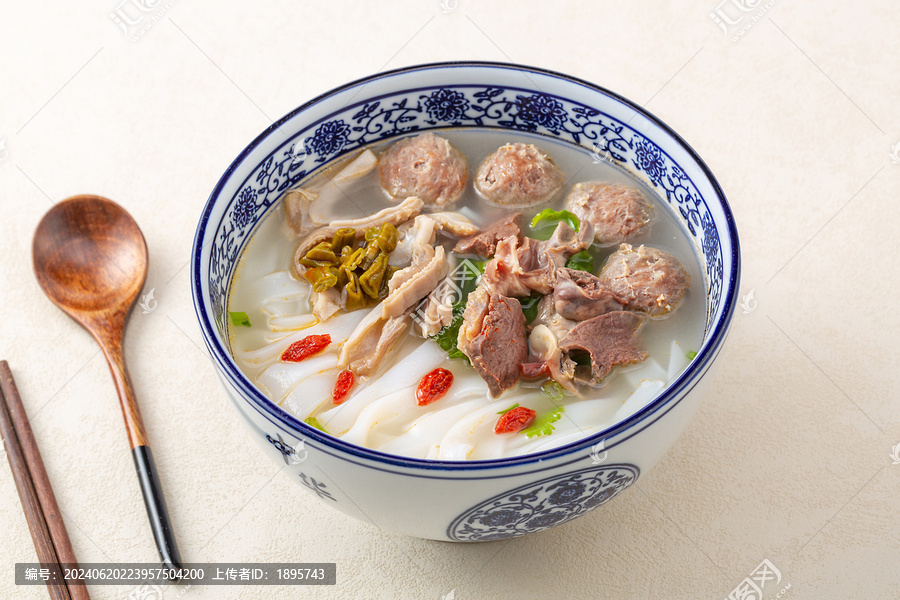 牛肉丸猪杂河粉