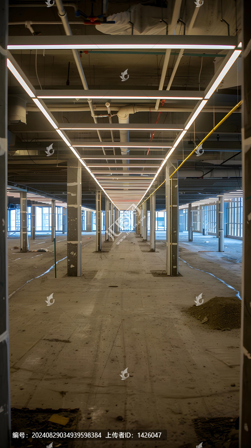 正在建设中的建筑物内部空旷空间