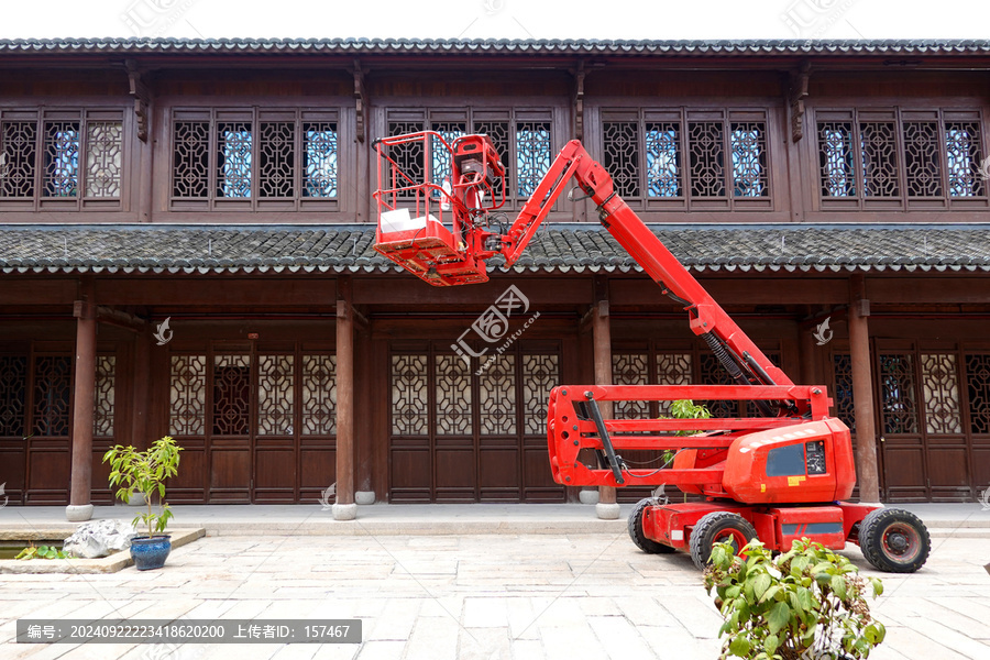 登高车曲臂式升降高空作业车
