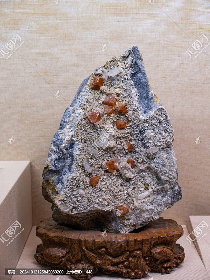 白钨矿石摆件