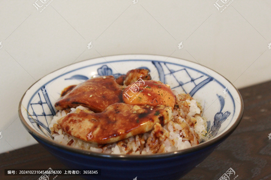 日式生鸡蛋鹅肝盖饭