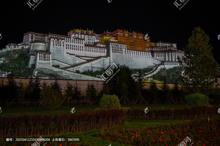 布达拉宫夜景