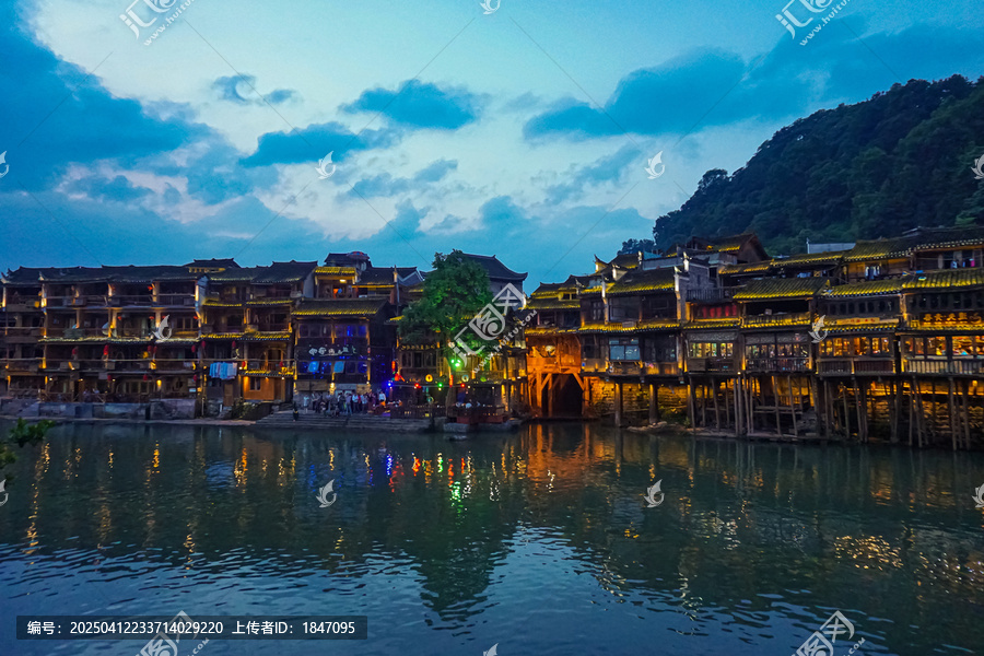 湖南凤凰古城夜景