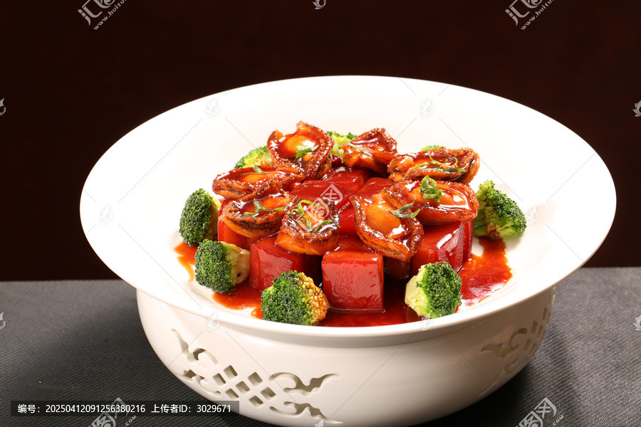 红烧肉焖鲍鱼