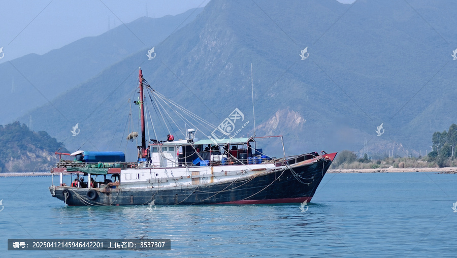 海上的渔船