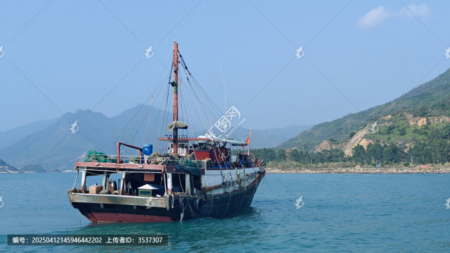 海上的渔船