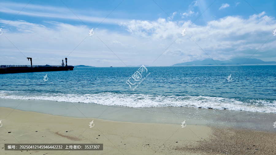海边沙滩栈桥