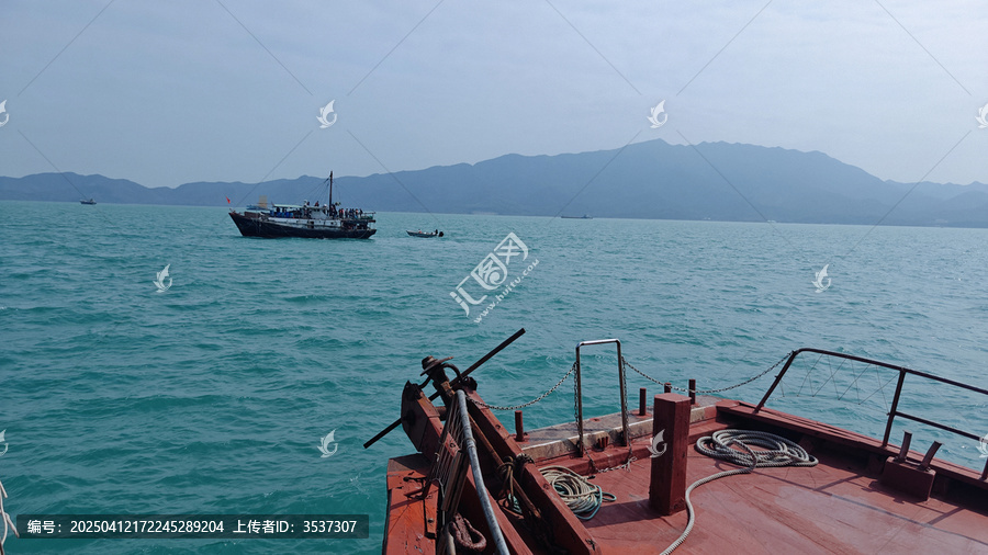 海上的渔船