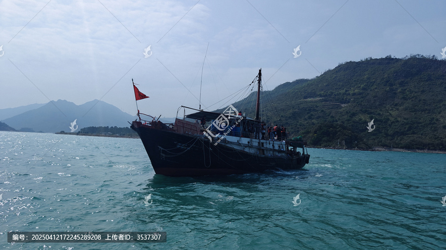 海上的渔船