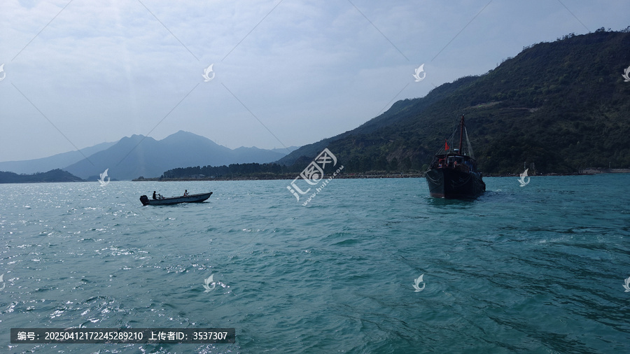 海上的渔船