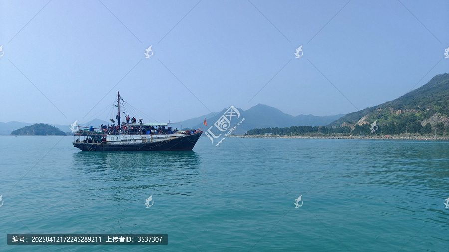 海上的渔船