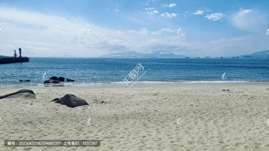 海边沙滩栈桥