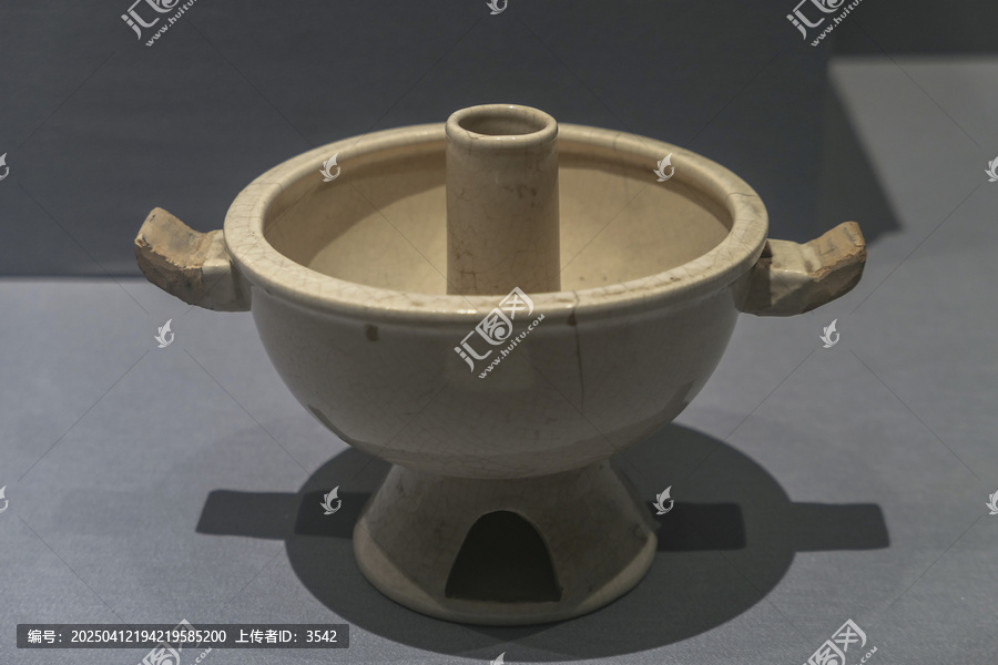 漳州窑米色白釉瓷火锅