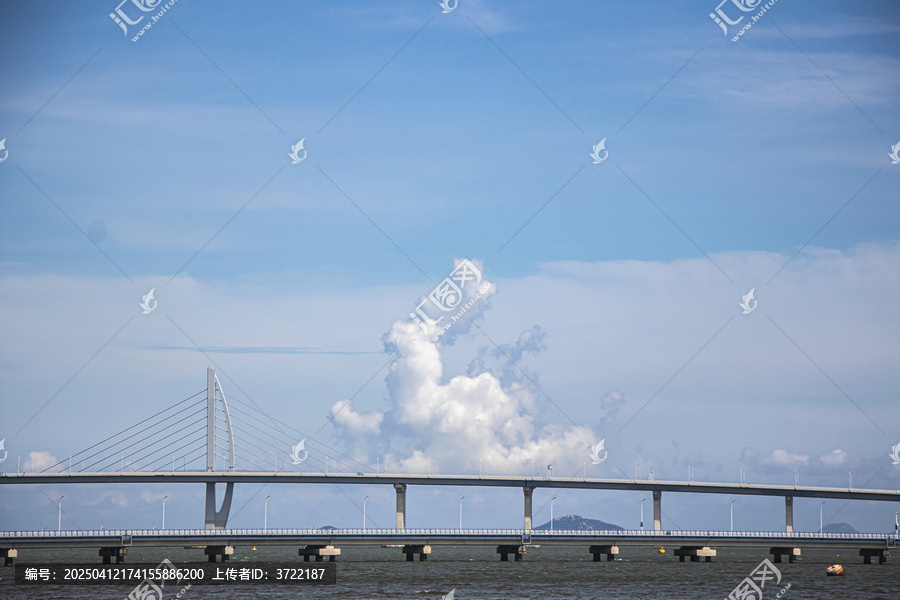 港珠澳大桥与天空一景