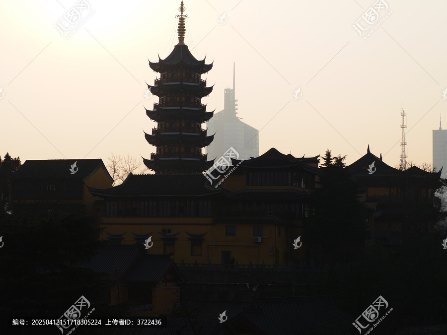 夕阳下的鸡鸣寺