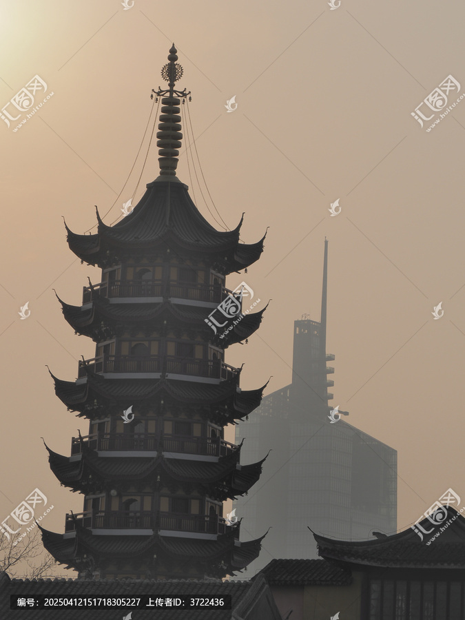 夕阳下的鸡鸣寺