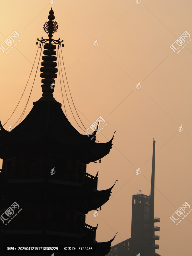 夕阳下的鸡鸣寺