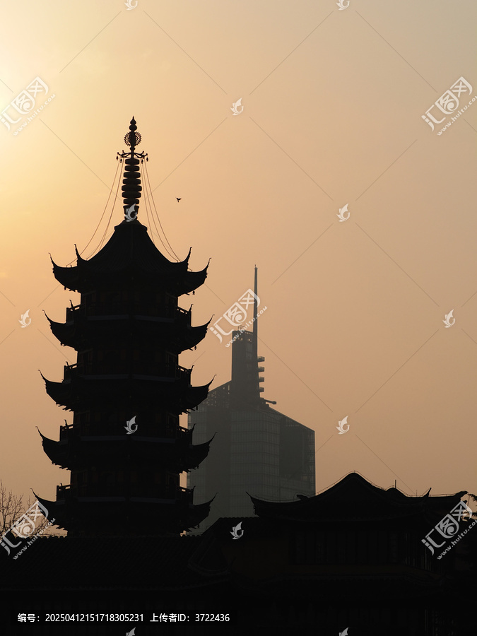 夕阳下的鸡鸣寺