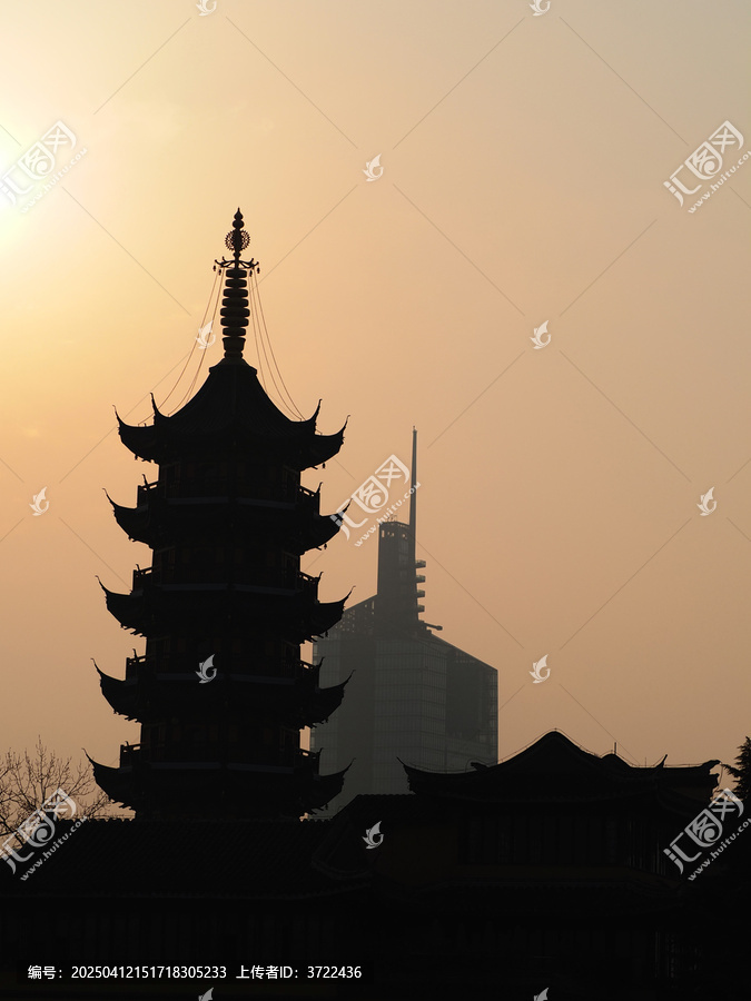 夕阳下的鸡鸣寺