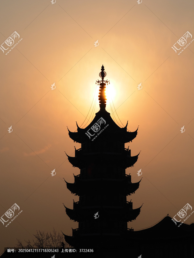 夕阳下的鸡鸣寺