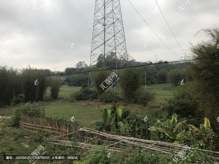 飞来峡白鹤塘江边下雨景色