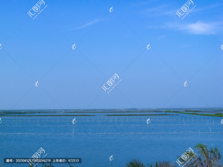 湖泊海天一色