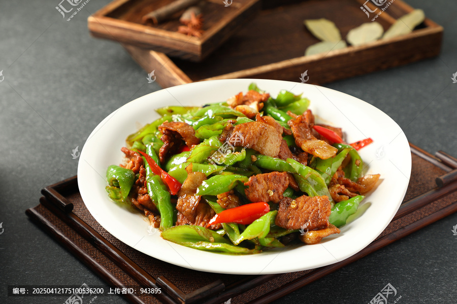 螺丝椒炒五花肉