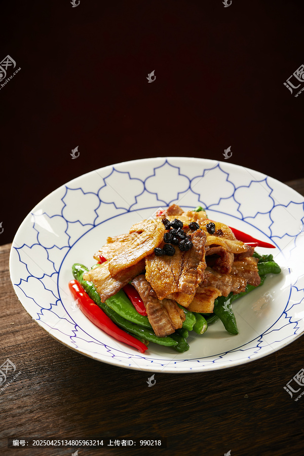小炒肉樟树椒炒黑猪肉
