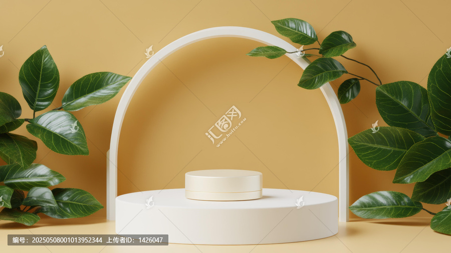 绿色植物环绕的简约产品展示台