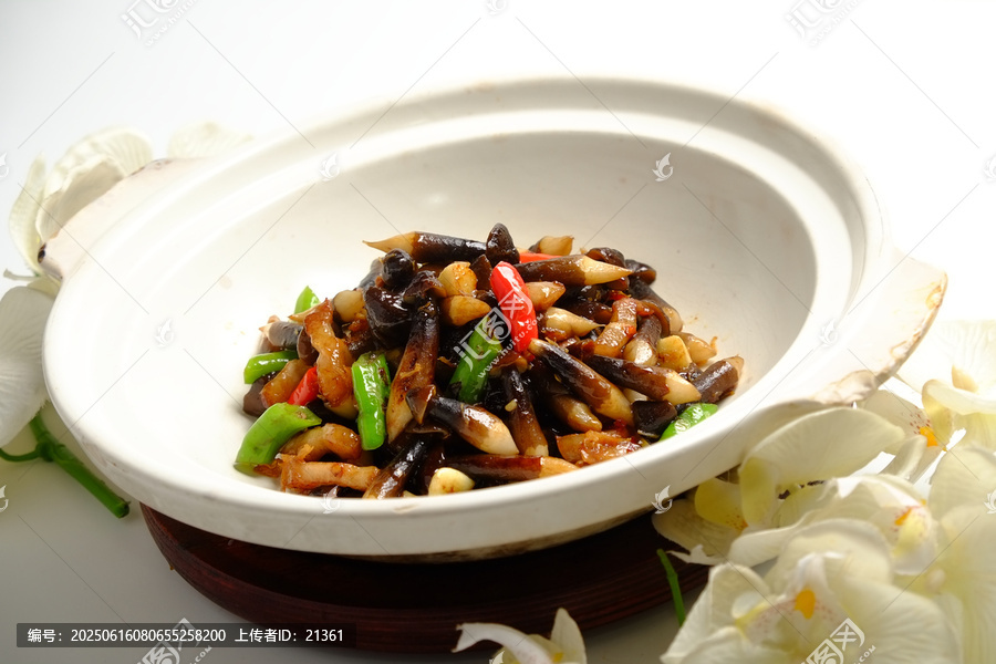 XO酱砂锅鸡枞菌
