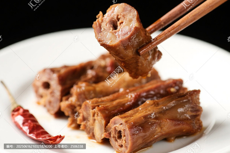 麻辣鸭脖