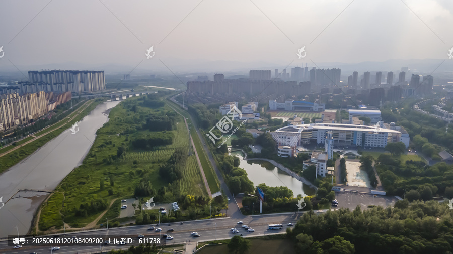 城市河畔风光鸟瞰