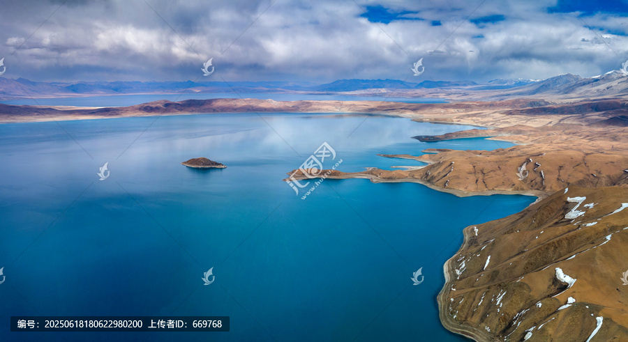 高原上的蓝色梦幻湖泊拉昂错鬼湖与冈仁波齐