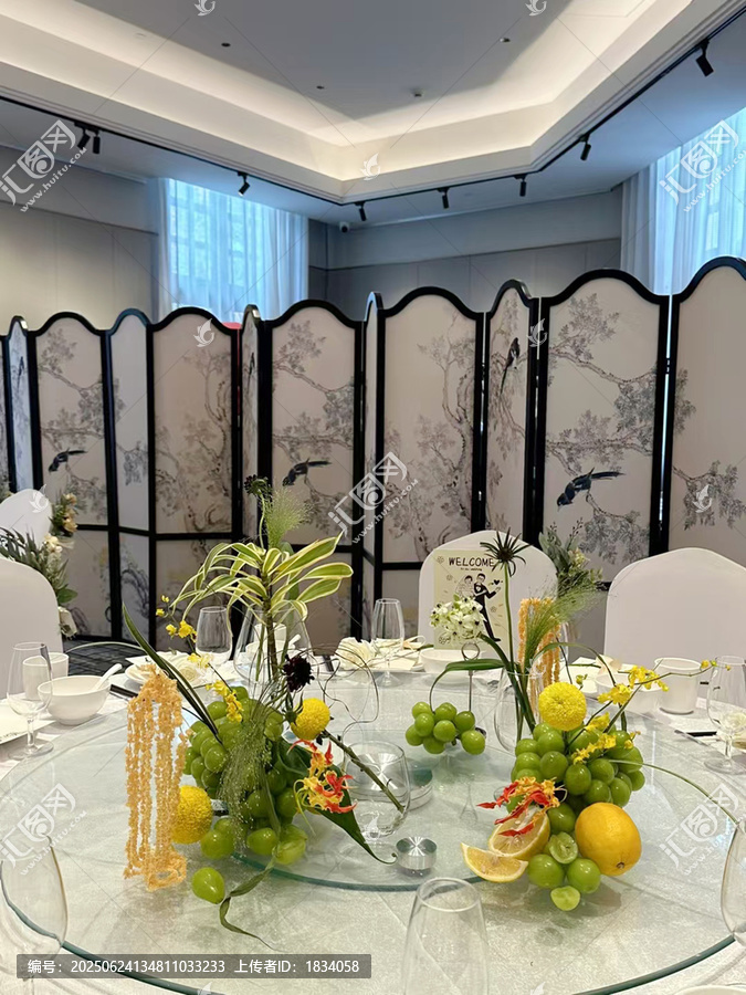 中式风雅致圆桌花卉布置