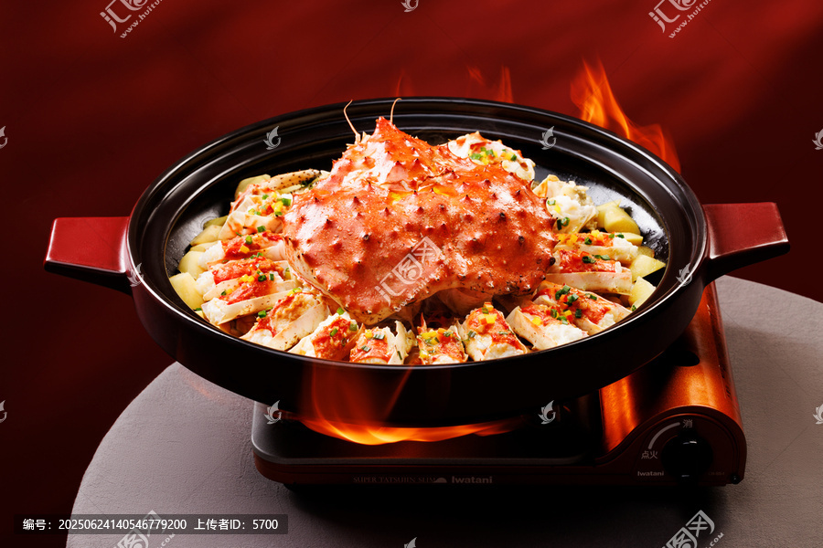火焰锅中的美味帝王蟹